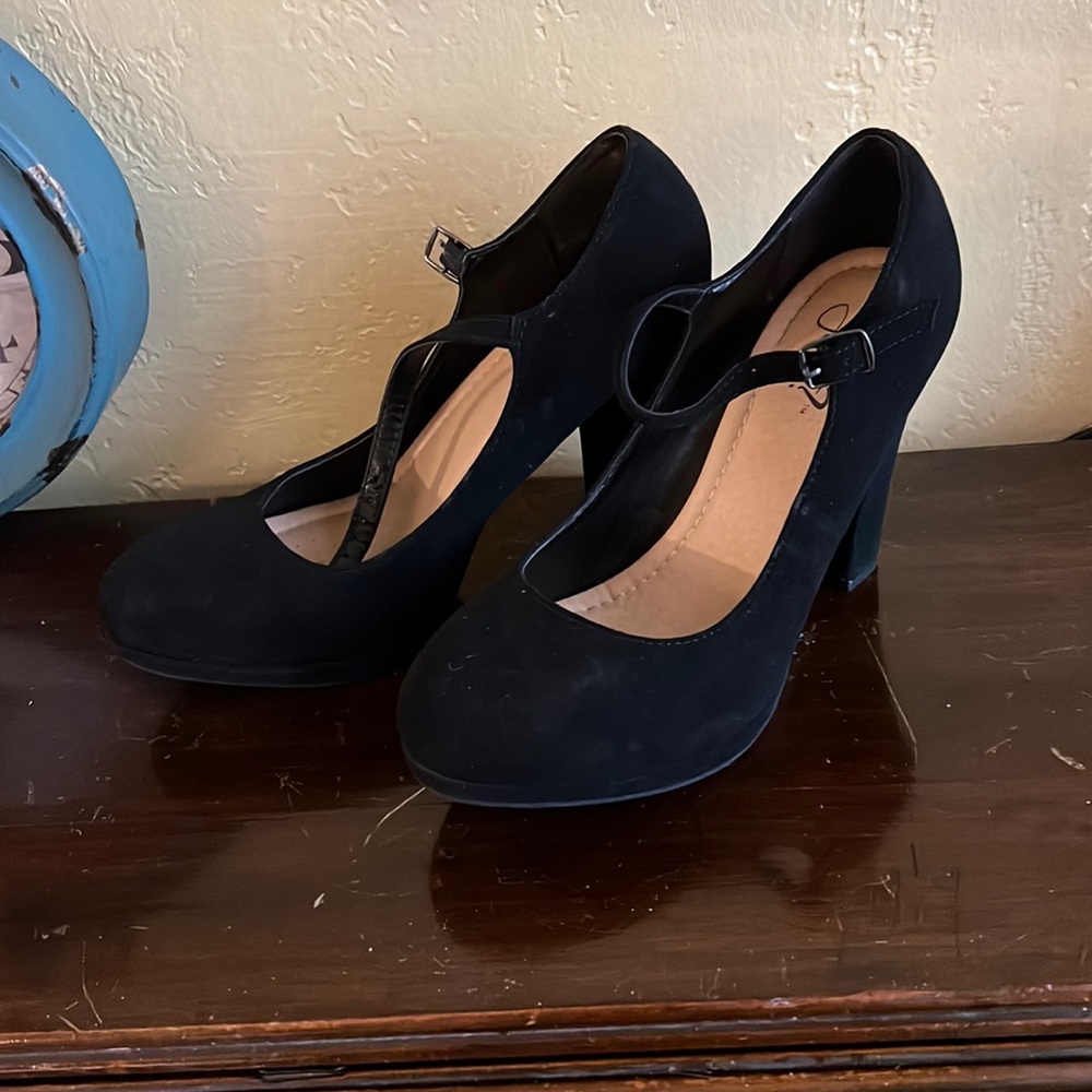 Y-Not? High heels size 7.